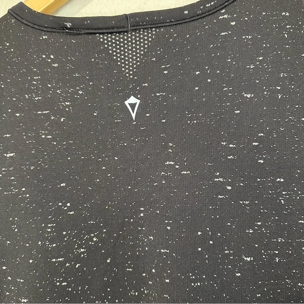 Ivivva by Lululemon Girls Black Speckled Short Sleeve Tee